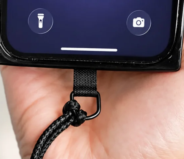 Passo 1: la linguetta con l’anello nella parte inferiore del telefono